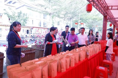首届“一带一路”中国年节庆民俗非遗文化产业博览会开幕