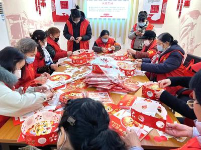 吃汤圆猜灯谜做花灯.蔡甸群众其乐融融闹元宵