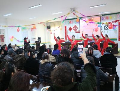 团结路社区“访惠聚”工作队组织开展迎新春暨“民族团结一家亲”活动