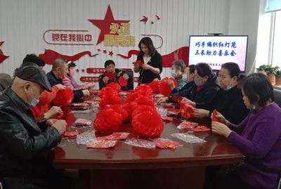 巧手编织红灯笼,"三长"助力喜乐会